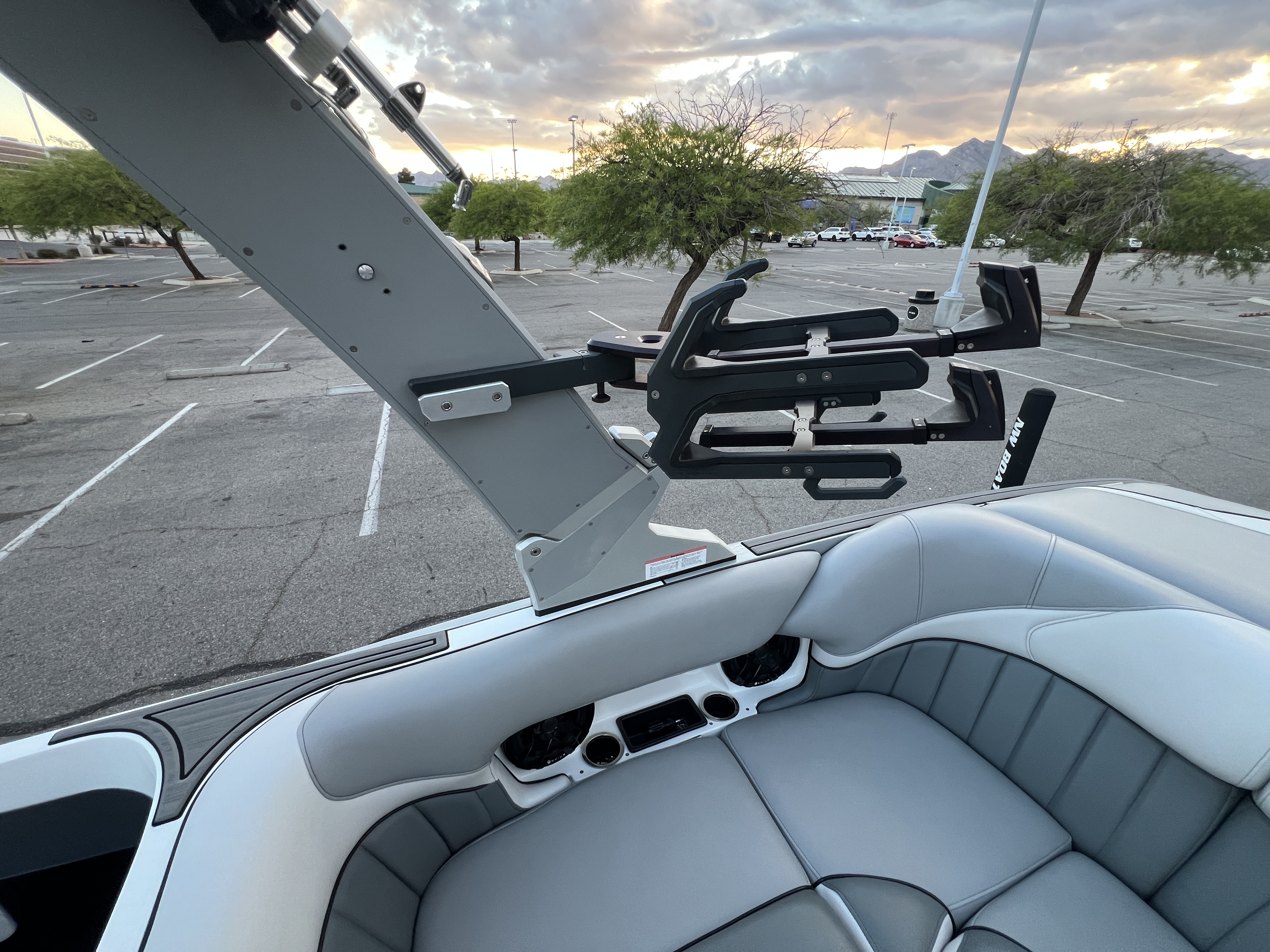 2019 MB B52 23' Icon